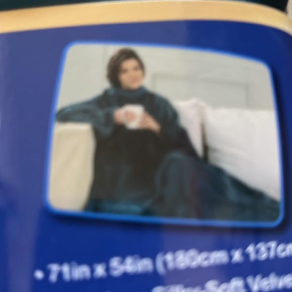 Snuggie - Picture 4 of 4